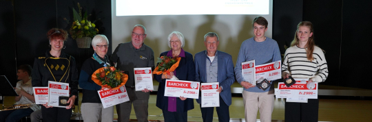 Preisträgerinnen und Preisträger der "Wetziker Flamme"  im Rahmen des Vereinsapéro 2024 geehrt