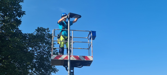 Baubeginn smarte LED-Strassenbeleuchtung: Energie sparen und Lichtemissionen reduzieren